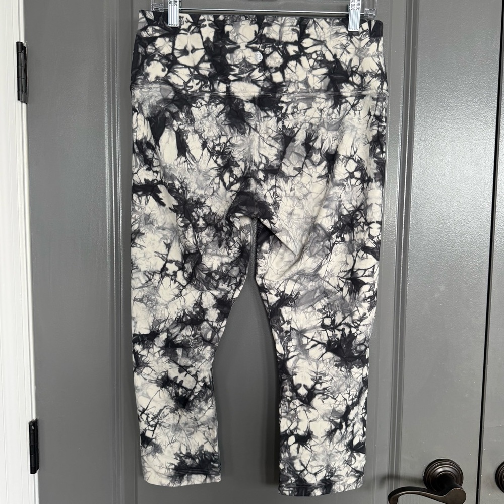 Lululemon Wunder Under Hi Rise Black and White Tye Dye Crop Leggings Size 12